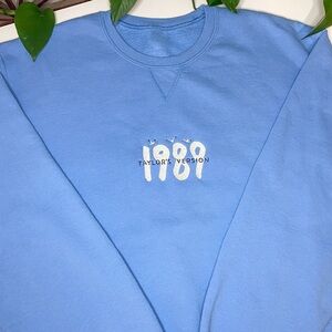 Taylor swift Embroidered sweatshirt
1989 Taylor’s version
